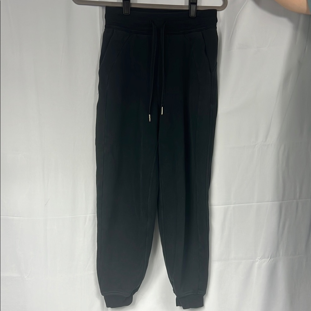 Lululemon (Like New) Scuba High-Rise Relaxed Jogger